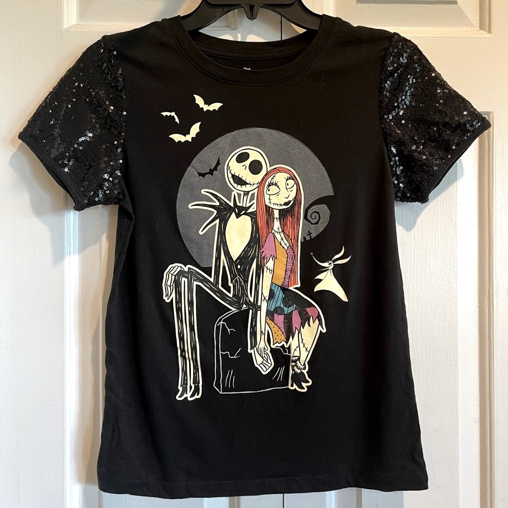 DISNEY🖤Black Nightmare Before Christmas Short Sleeve Tee w Black Sequin Sleeves